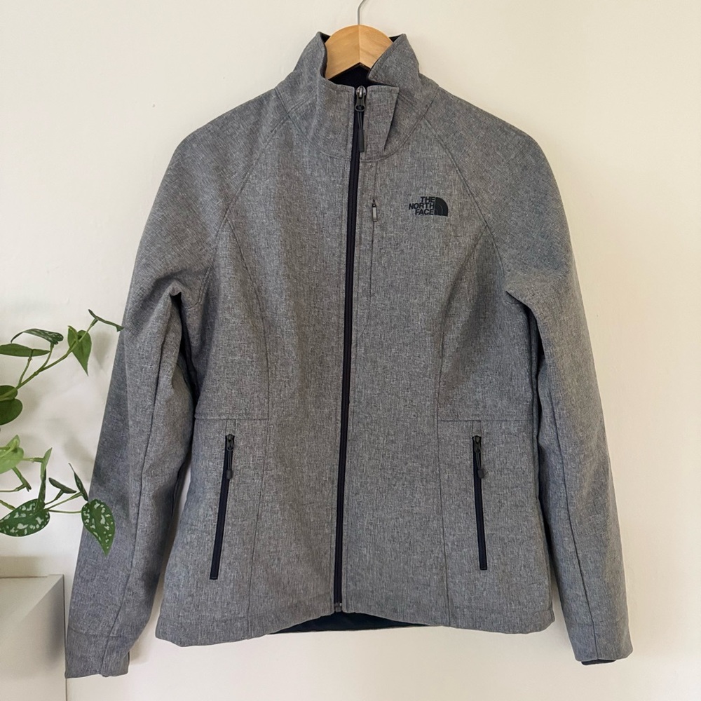 🧥 The North Face WindWall Soft Shell Jacket (Women’s)